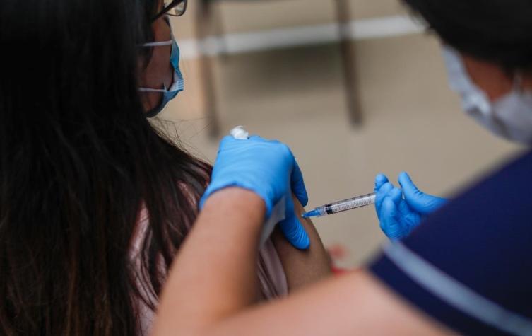 Puntos de vacunación en la región de Valparaíso estarán cerrados por falta de dosis