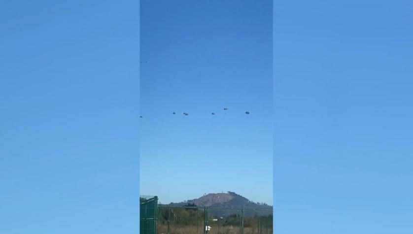 ¿Por qué aparecieron decenas de paracaidistas en el cielo de Hualpén?