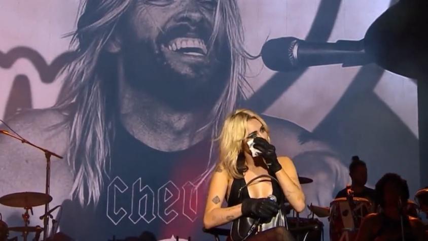 Miley Cyrus rompe en llanto al dedicarle canción a Taylor Hawkins en Lollapalooza Brasil