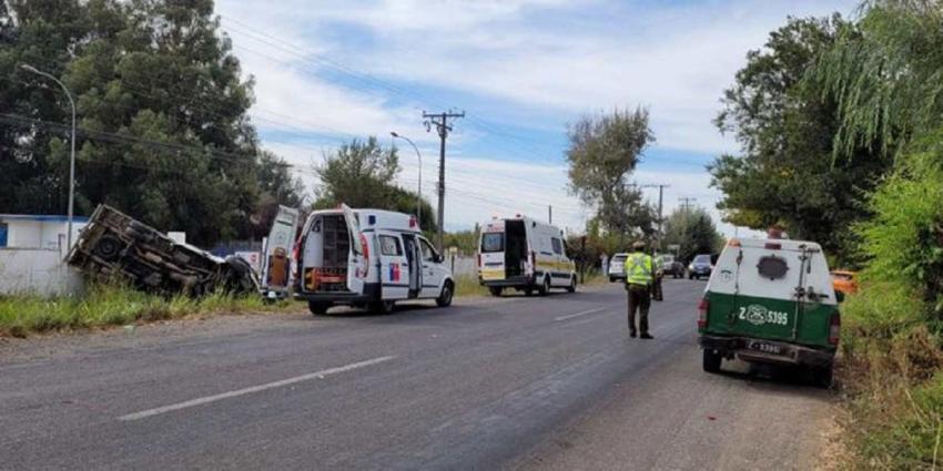 Colisión de vehículos menores deja dos muertos y tres heridos en ruta que une Malloa y Rengo