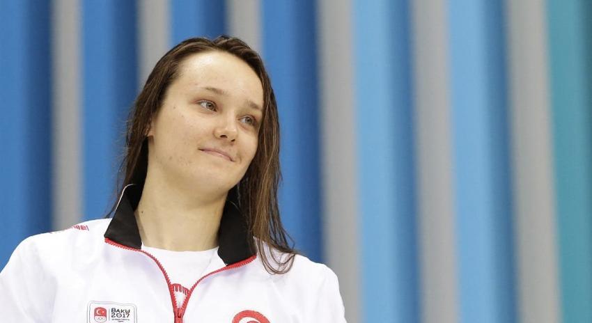 Nadadora nacida en Ucrania es acusada de profanar bandera rusa y enfurece a autoridades