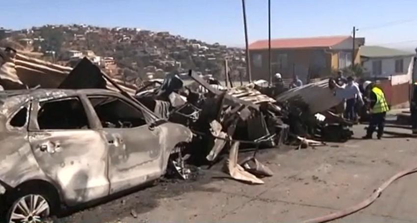 Incendio en Valparaíso deja una fallecida y un desaparecido: Hay una treintena de damnificados