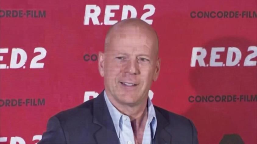 [VIDEO] Impacto mundial por el repentino retiro del cine de Bruce Willis