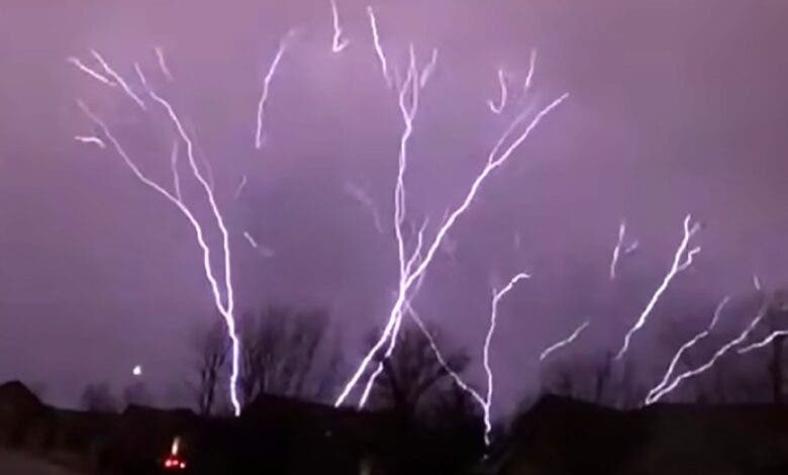 En cámara lenta: Video muestra impresionante tormenta de "rayos invertidos" en Kansas