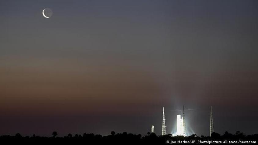 La NASA inicia la prueba final de su megacohete lunar