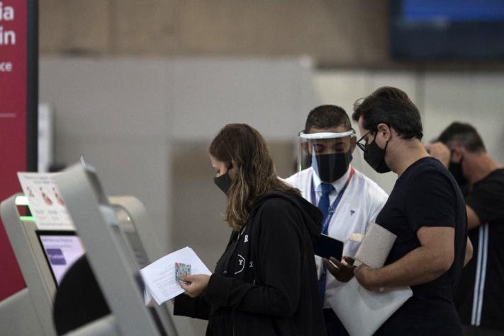 Brasil elimina requisito de prueba de COVID-19 para viajeros vacunados