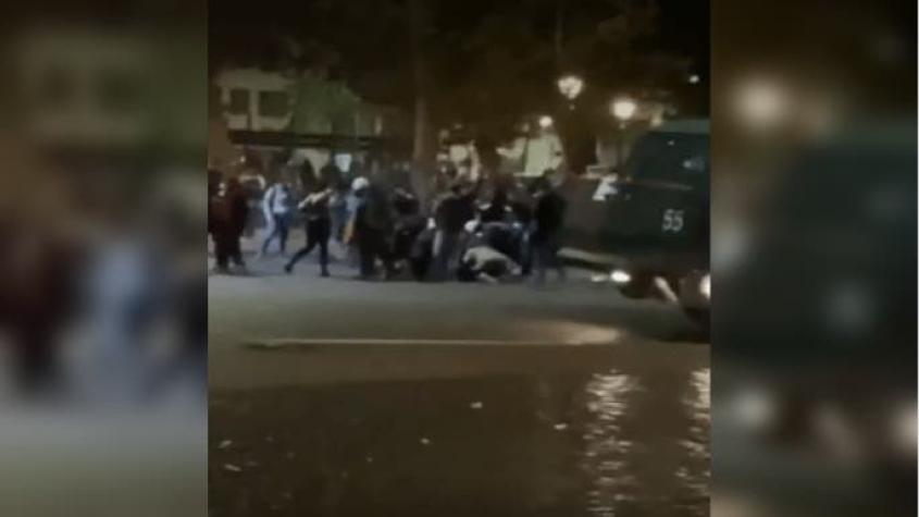 [VIDEO] Mujer es atropellada por carro policial tras manifestaciones en Plaza Italia