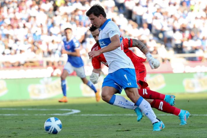 "¿Es un jugador profesional?": Hinchas de la U en picada contra Carrasco tras su error ante la UC