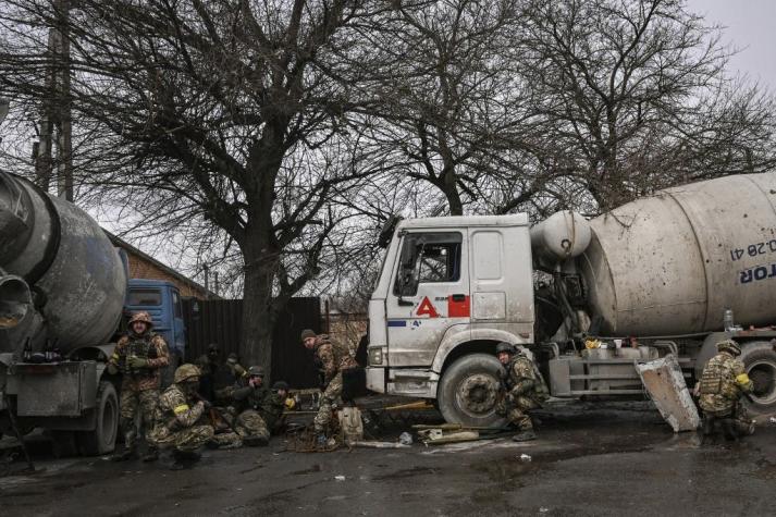 Fuerzas militares rusas niegan matanza de civiles en Bucha: "Son una producción del régimen de Kiev"