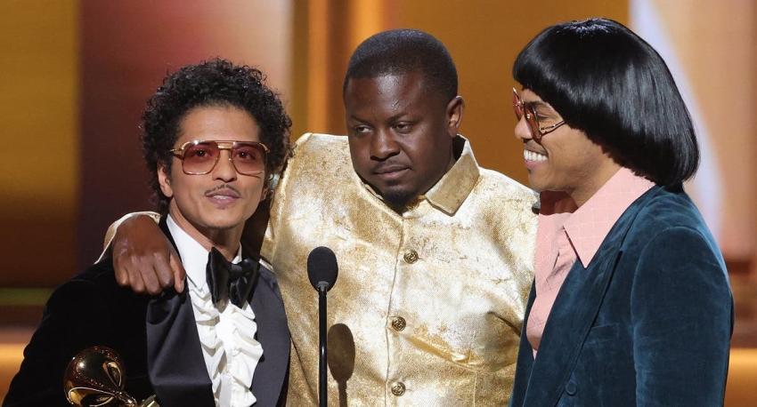 Grammy 2022: "Leave The Door Open", de Bruno Mars y Paak, gana la categoría Mejor Canción del Año Grammy 2022: "Leave The Door Open", de Bruno Mars y Paak, gana la categoría Mejor Canción del Año