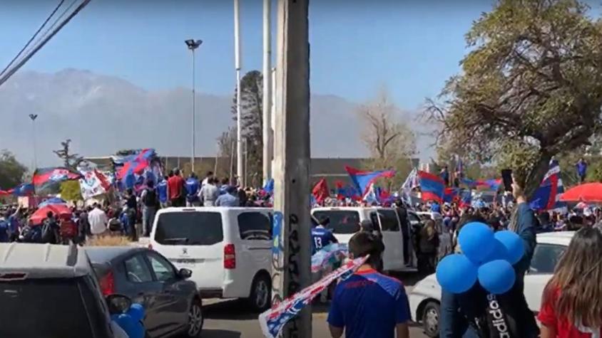 Emotivo último adiós a Leonel Sánchez: caravana lo acompañó hasta el Estadio Nacional Emotivo último adiós a Leonel Sánchez: caravana lo acompañó hasta el Estadio Nacional
