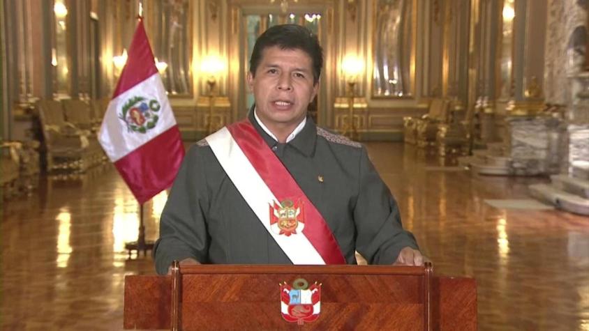 [VIDEO] Presidente Castillo suspende toque de queda en medio de protestas y disturbios en Perú