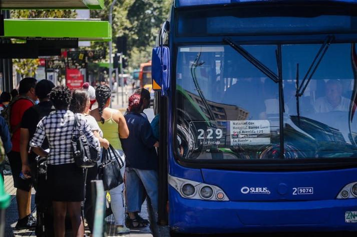 Panel de Expertos recomienda subir 30 pesos el valor del Transantiago