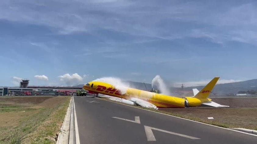 Avión protagoniza impactante accidente en Costa Rica: Se estrelló con la pista y se partió en dos