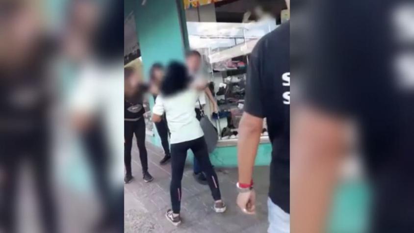 Mujer descubre que hombre acosaba a su hija: Se hizo pasar por ella, lo citó y le dio una paliza