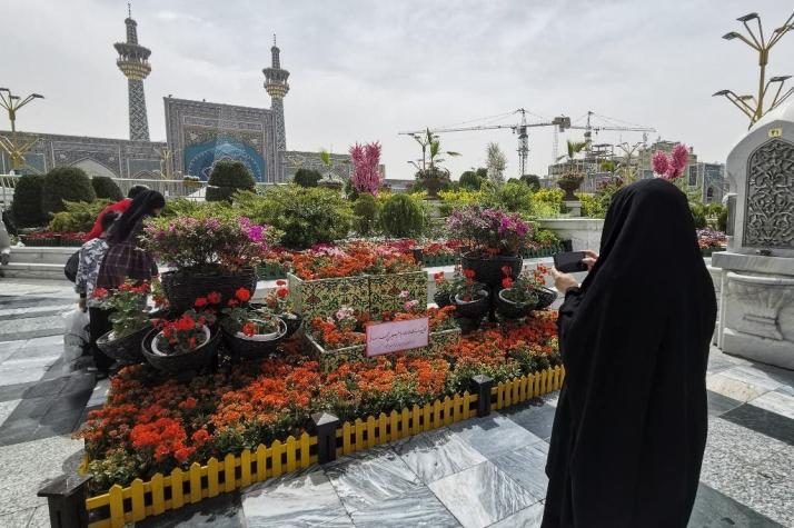Arrestan a tres mujeres en Irán por bailar en un cementerio