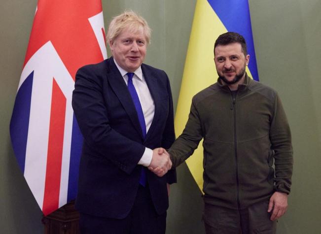 Boris Johnson llega de sorpresa a Ucrania y ofrece armamento a Zelenski