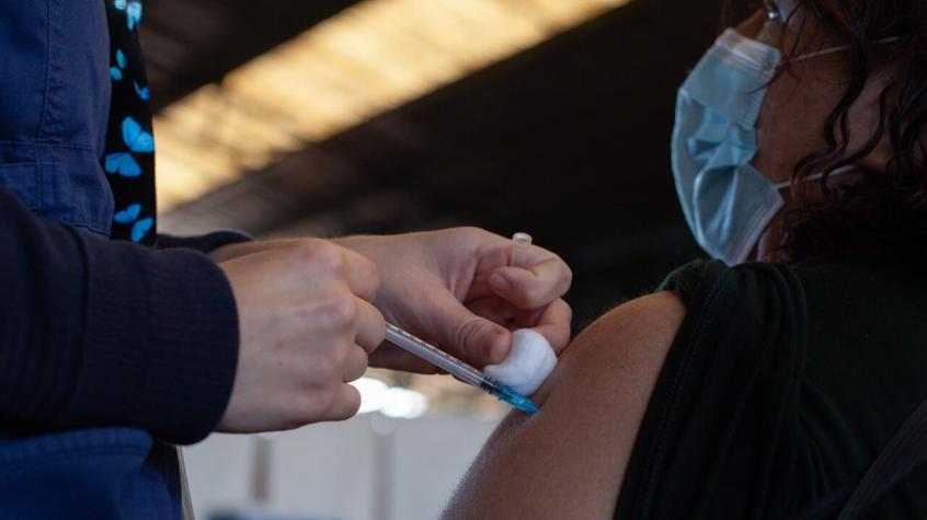 Cuarta dosis contra el COVID-19 y campaña contra la influenza: Revisa dónde están los vacunatorios