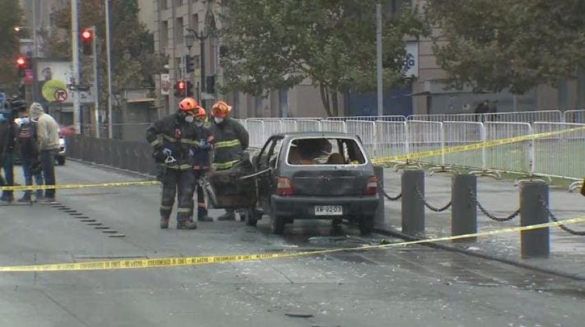 Hombre que se quemó frente a La Moneda es hermano del asesinado empresario Pedro Carrión