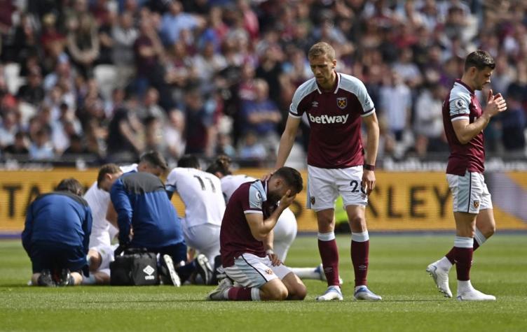 [VIDEO] Futbolista rompe a llorar tras provocar terrible fractura a rival en la Premier League