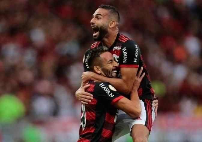 [VIDEO] Mauricio Isla anota un golazo en victoria del Flamengo sobre Sao Paulo
