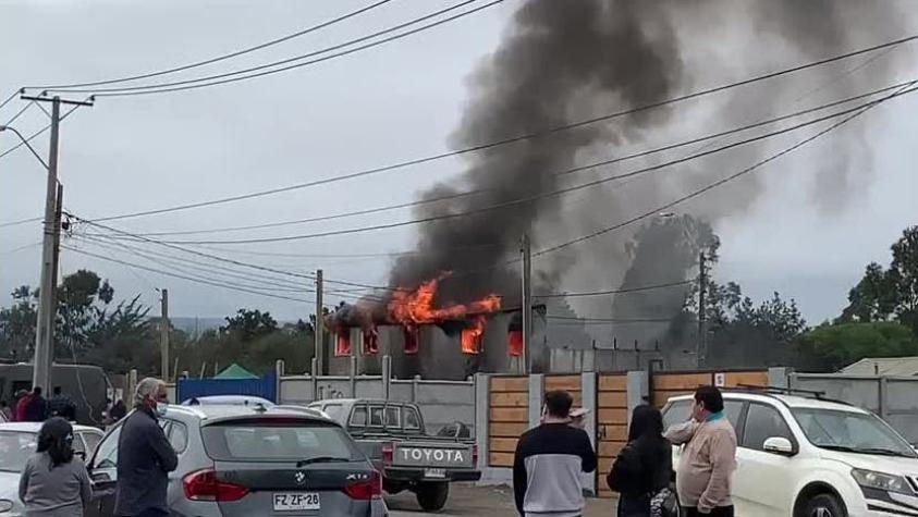 Desconocidos incendian casa donde encontraron cuerpo de joven desaparecido en Coronel