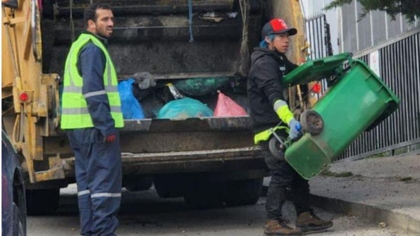 "No se trata de ser populista" : Alcalde de Coyhaique salió a recoger basura junto a recolectores