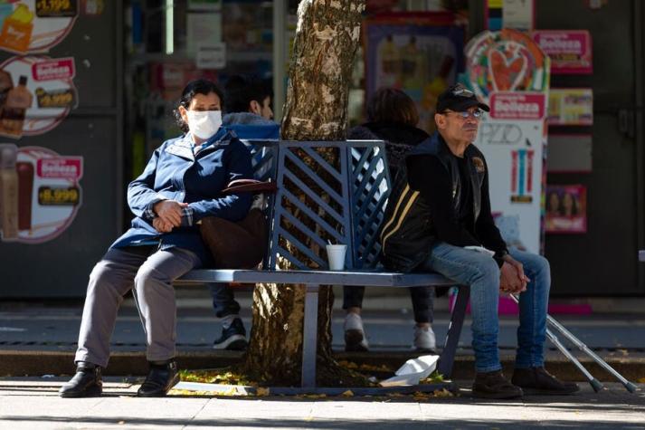 Minsal advierte que podría volver el uso de mascarillas en espacios abiertos si la pandemia obliga