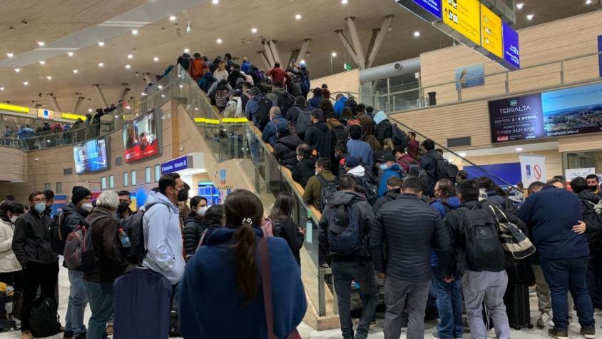 Evacúan aeropuerto de Talcahuano por falso aviso bomba