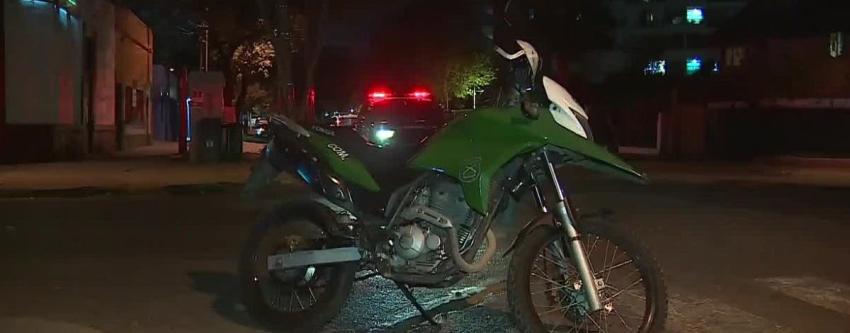 Motorista resultó con impactos de bala en sus piernas tras persecución policial en Ñuñoa