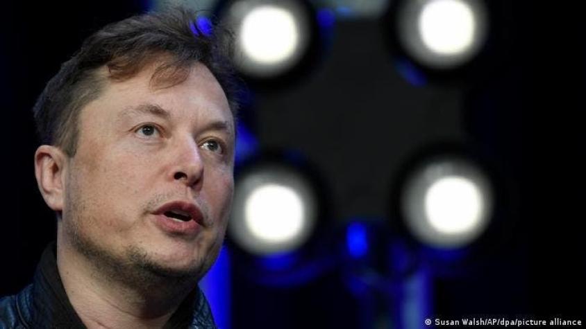 Elon Musk dice tener listo financiamiento para compra hostil de Twitter
