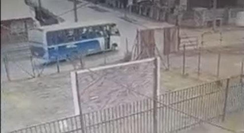 Formalizan a conductor de bus en Concepción del que cayó joven de 23 años: Está con riesgo vital