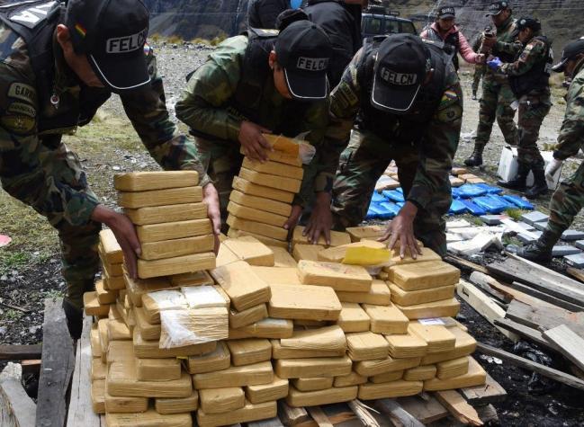 Ordenan cárcel a ocho policías por "desaparición" de 800 kilos de cocaína en Bolivia