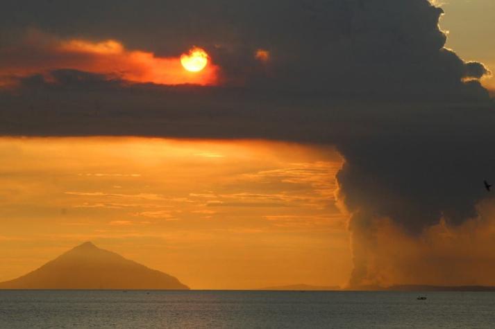[FOTOS] Erupción en Indonesia del volcán Anak Krakatoa