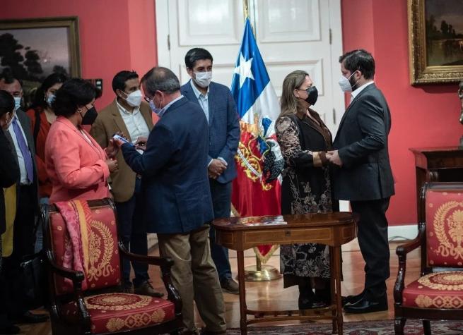 Entretelones: Los detalles de la áspera conversación entre Boric y la DC Entretelones: Los detalles de la áspera conversación entre Boric y la DC