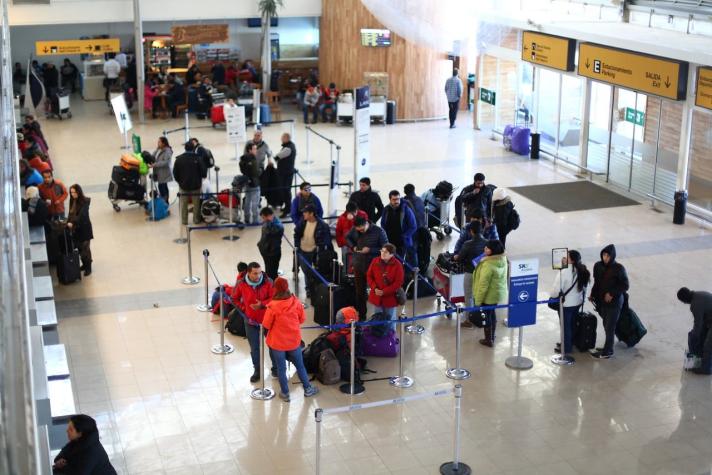 Multan con 500 mil pesos a hombre que dio falso aviso de bomba en aeropuerto de Punta Arenas