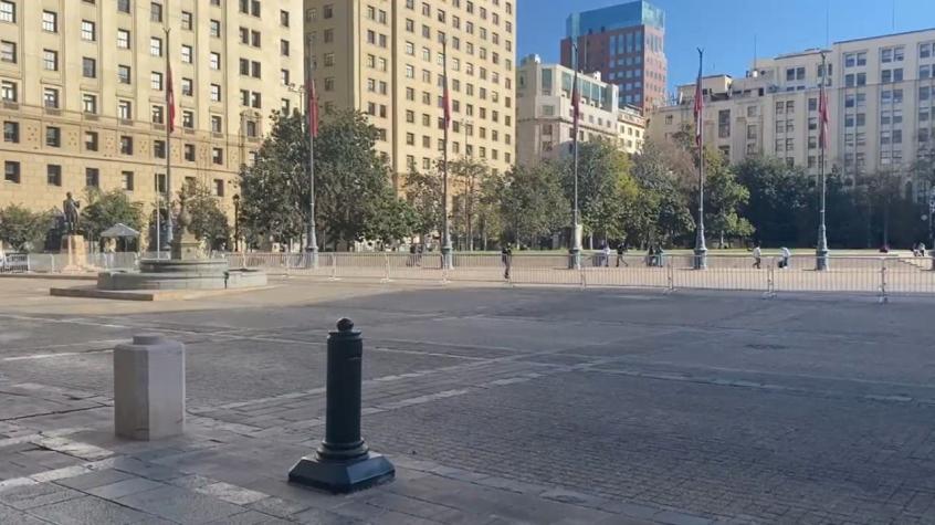 Mueven vallas papales en La Moneda: Se amplió perímetro para peatones