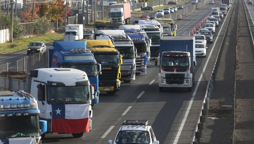 Camioneros movilizados critican a grandes gremios que se restaron del paro: "No son representativos"
