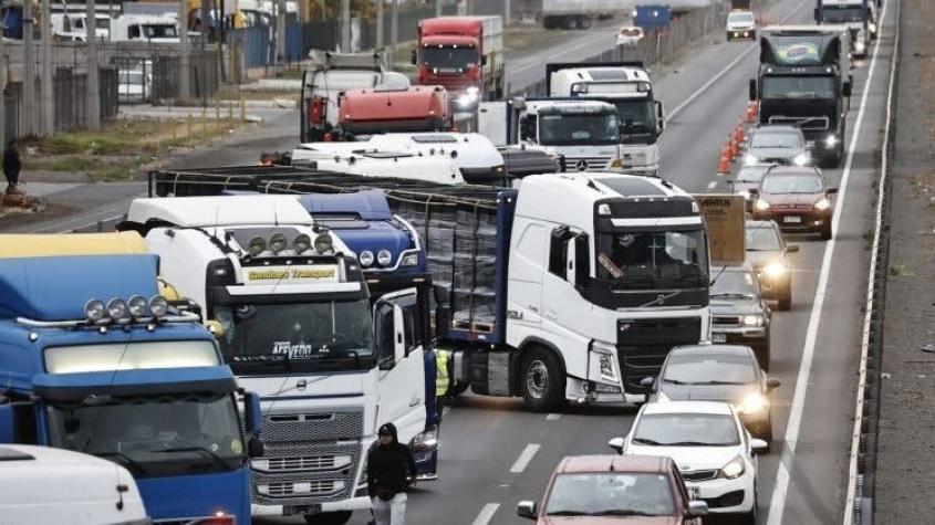 Agrupación de camioneros no depondrá bloqueo pese a uso de Ley de Seguridad del Estado
