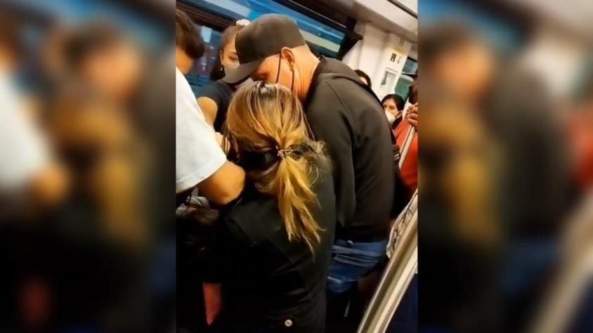 "Dos mujeres, un camino": Esposa descubre a marido con su amante en el Metro y pelea se vuelve viral