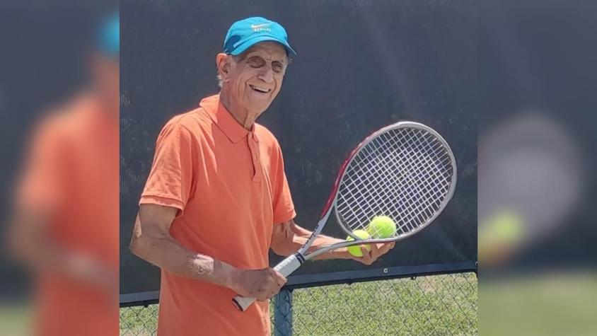 Juega desde los 18: Tenista de 97 años representará a Chile en el Mundial Senior de Tenis