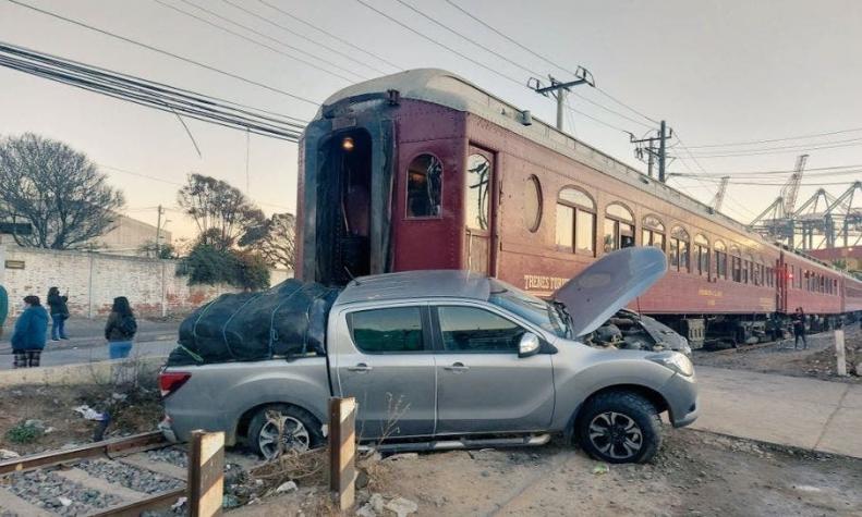 Tren del Recuerdo protagoniza colisión con una camioneta en San Antonio