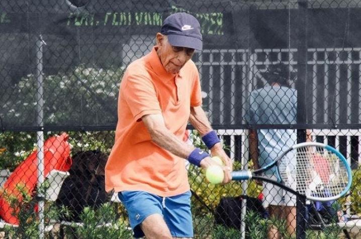 Chileno de 97 años debutó con un triunfo en Mundial Senior de Tenis