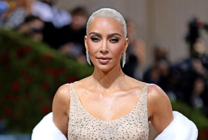 Kim Kardashian no pudo cerrarse el vestido de Marilyn Monroe en la Met Gala: así lo solucionó