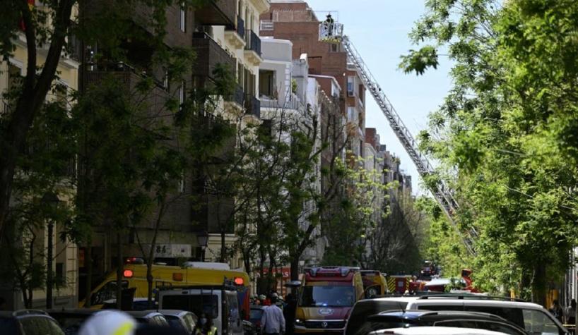 Dos desaparecidos y 17 heridos deja explosión en edificio de Madrid