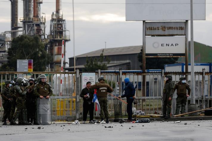 Carabineros desaloja a trabajadores subcontratados que tenían tomada la refinería Enap