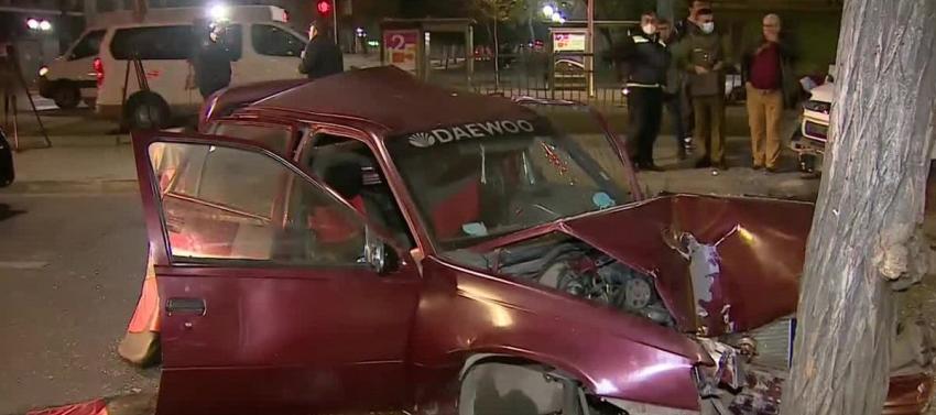 Choque que involucra a cuatro vehículos deja a dos lesionados en Santiago Centro