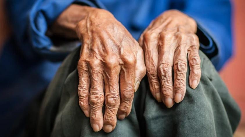 "Un vaso de aguardiente al día": El secreto del hombre más longevo del mundo