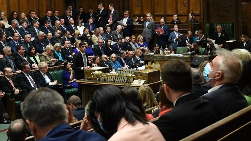 Parlamentario es arrestado bajo sospecha de violación y agresión sexual en Reino Unido