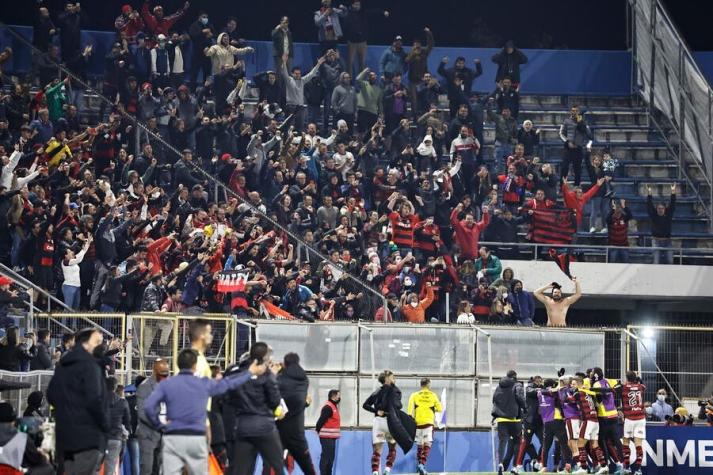 Conmebol sanciona con 3 partidos tribuna de la UC por incidentes en partido con Flamengo